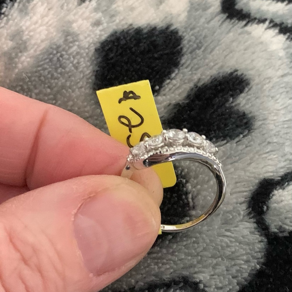 Small Cute Ring - image 2